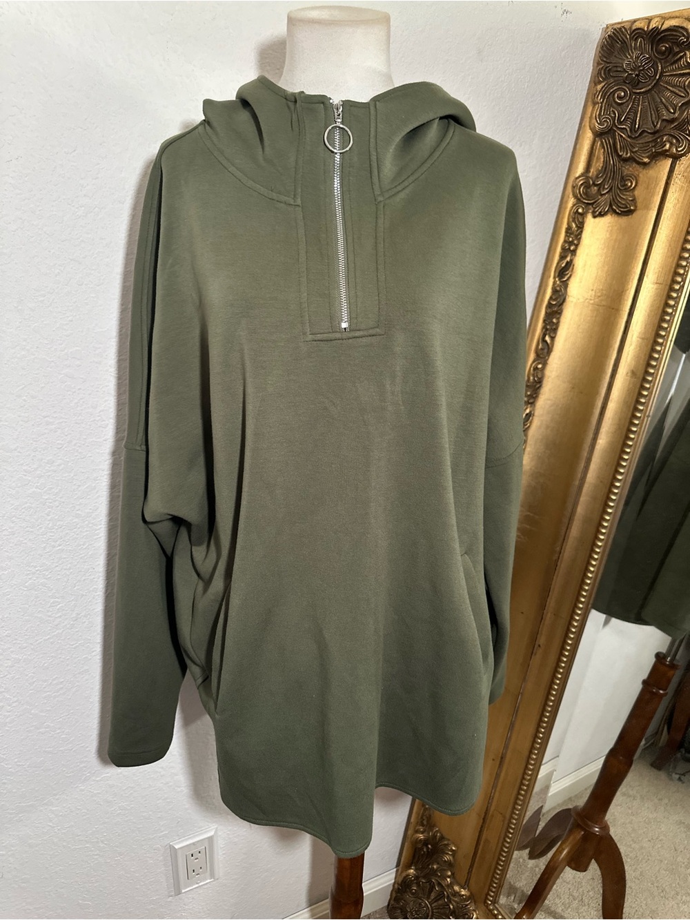 New Without Tags Army Green Tunic Hooded Pullover Uber Luxe Soft Size Large